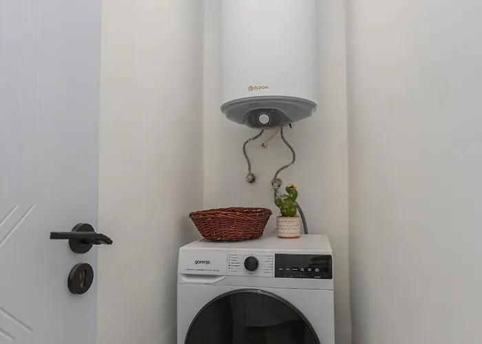 The House 2 * Бургас